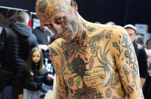 David, alias Tatoo elsass zombie, est tatoué sur 80% de son corps.