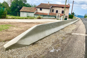 installation d’une glissière en béton armé de 60 mètres de long sur la RD42 à Pirolles