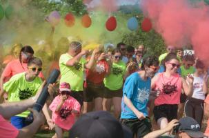 Explosion de couleurs et de sourires pour la Color Run de Fit Run Sport