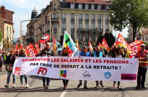 Les syndicats main dans la main au Puy-en-Velay en 1er mai 2022.