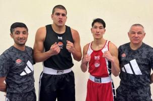 L'ogre Islam Ismailov aux côtés du vif Louis Corlieu.