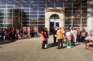 Dans la cour du Collège Lafayette au Puy-en-Velay.