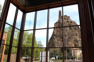 La vue de l'intérieur de la futur Halle multi-sports est remarquable.