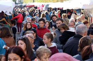 Beaucoup de monde à la Foire de la Toussaint au Puy-en-Velay édition 2022.