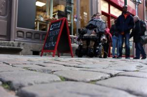 Les pavés de la ville du Puy. Autant d'obstacles pour les PMR.