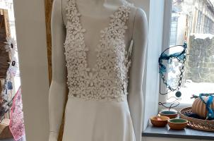 Inès Pariselle a œuvré dans les maisons de Haute-Couture parisienne. 