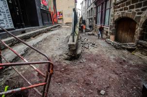 L'entrée de la Rue des Mourgues par la Rue Saint-Gilles au Puy.