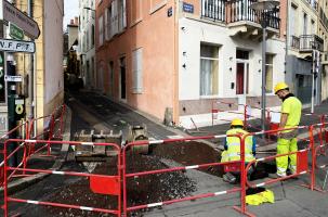 L'entrée de la Rue Ronzon est condamnée. Celle d'A. Terrasson perturbée également. 