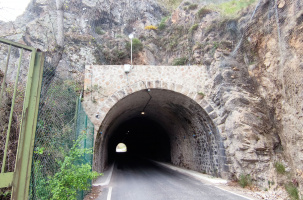 À l'entrée du tunnel du Monteil...souriez, vous êtes filmés.
