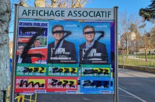 Un Z de Zemmour recouvre vite la plupart des portraits de Jean-Luc Mélenchon.