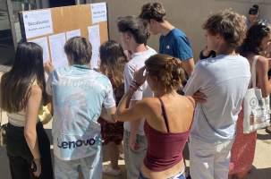 Plusieurs dizaines de lycéens se sont rendus sur place pour les résultats