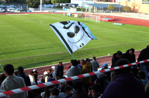 Drapeau, percussions et chants ont accompagné le match