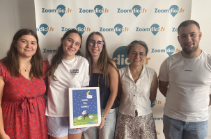 Anaïs, Élina, Manon, Alban et leur professeure Andrée Ramousse