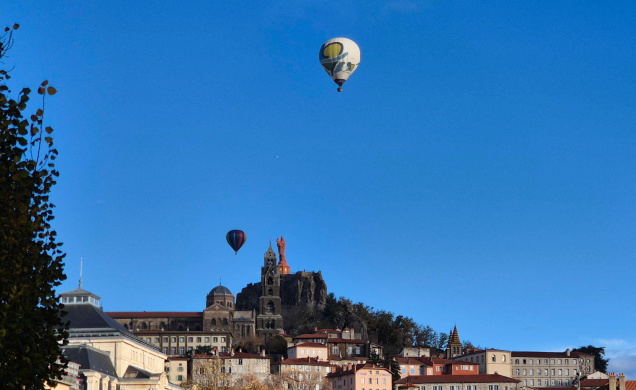 Les montgolfières à deux pas de la statue