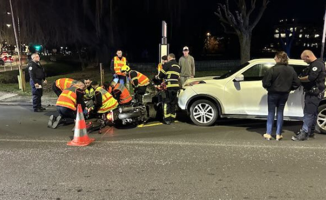 D'après les 1ers éléments, le scooter se serait déporté contre la Nissan Qashqai