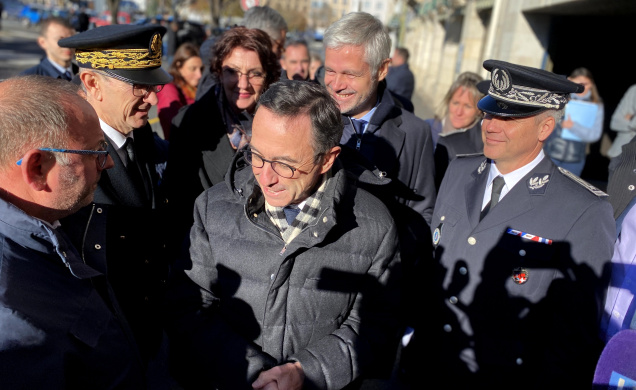 Bruno Retailleau devant Laurent Wauquiez pour les adhérents des Républicains.