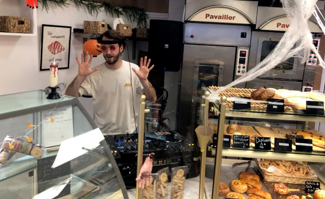 Dorian a fait danser le public entre les viennoiseries et les pains
