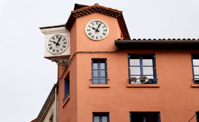 Les trois horloges... Une histoire de temps, de grains et de colère. 