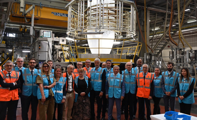 Les élus sont arrivés dans un cortège de voitures pour la visite de l'entreprise Barbier.