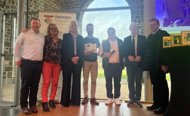 Charley Chancelier entouré des membres de la CAPEB et des élus locaux