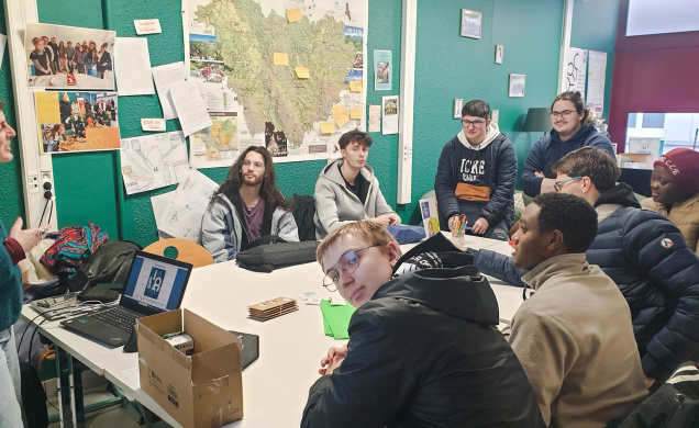 Rencontre avec des jeunes pour les conseiller et répondre à leurs questions