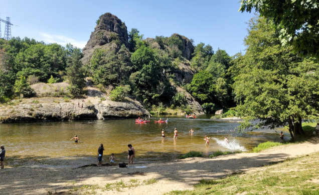 La plage de Monistrol d Allier.