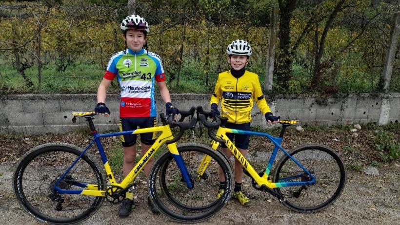 Les deux U15 du Vélo Club du Velay à Sarras
