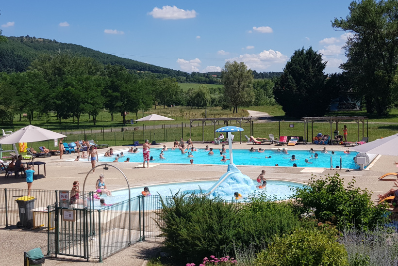 La piscine de Brives-Charensac, située au niveau du camping.