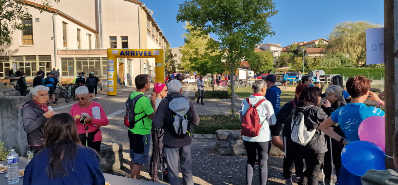 Les marcheurs ont pu découvrir le territoire blavozien