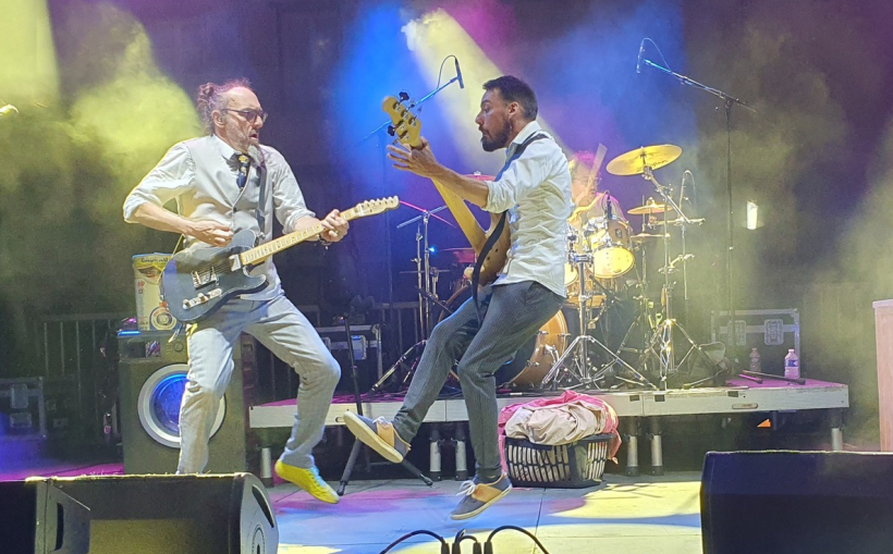 Les parrains du lavage musical en Haute-Loire, ce sont les Washing Machine Club.