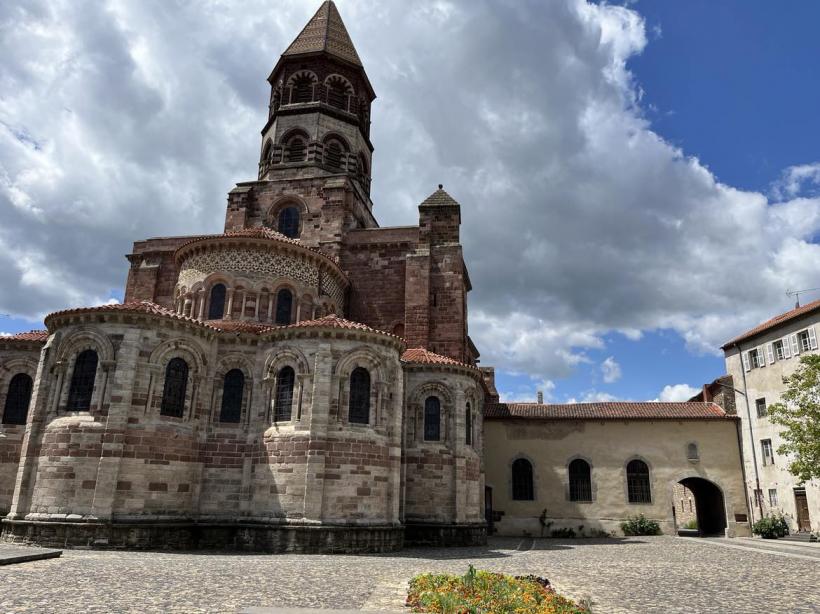 La basilique Saint-Julien, une belle inspiration pour les artistes.