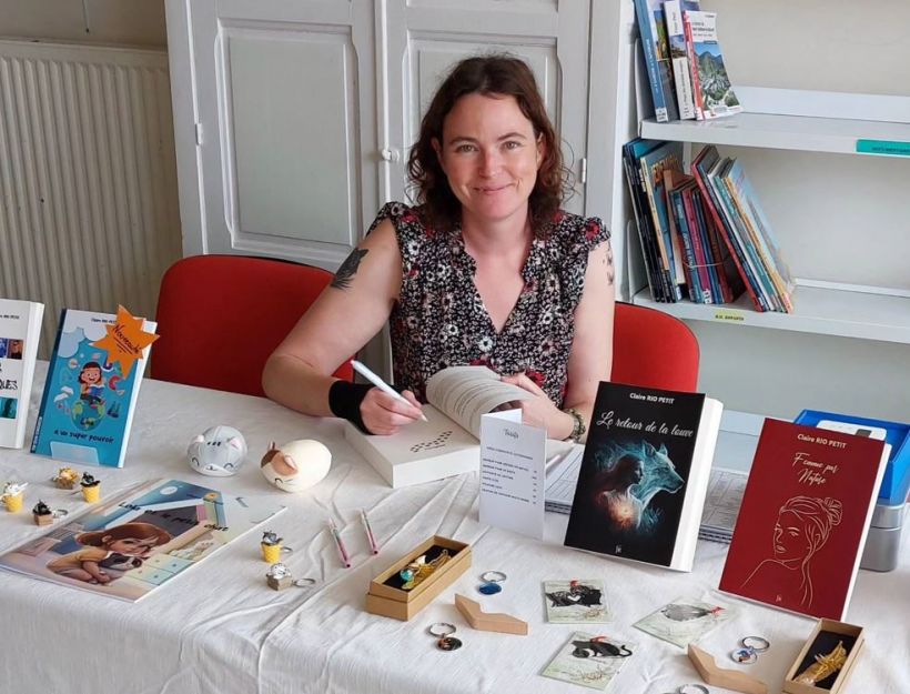L'auteure Claire Rio Petit en dédicace à la bibliothèque du Bouchet-Saint-Nicolas