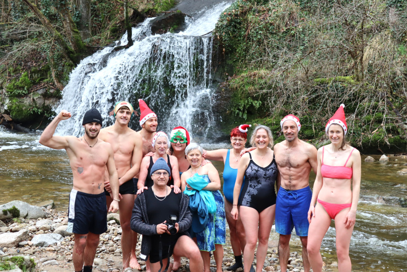 La troupe des courageux après leur bain (très) glacial dans la Semène. 