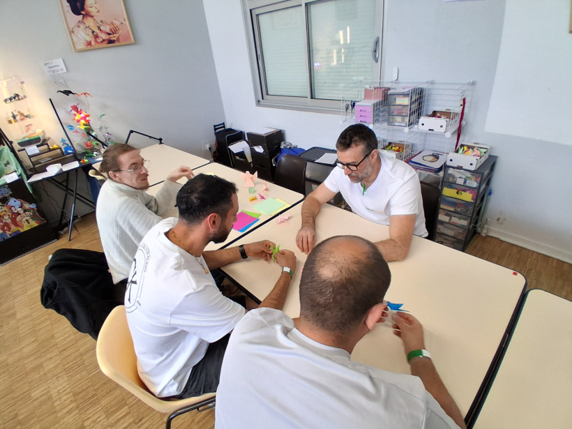 L'atelier origami fait des curieux