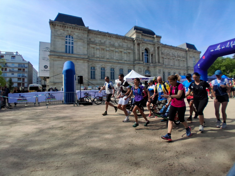 Plusieurs joëlettes se sont engagées dans la course