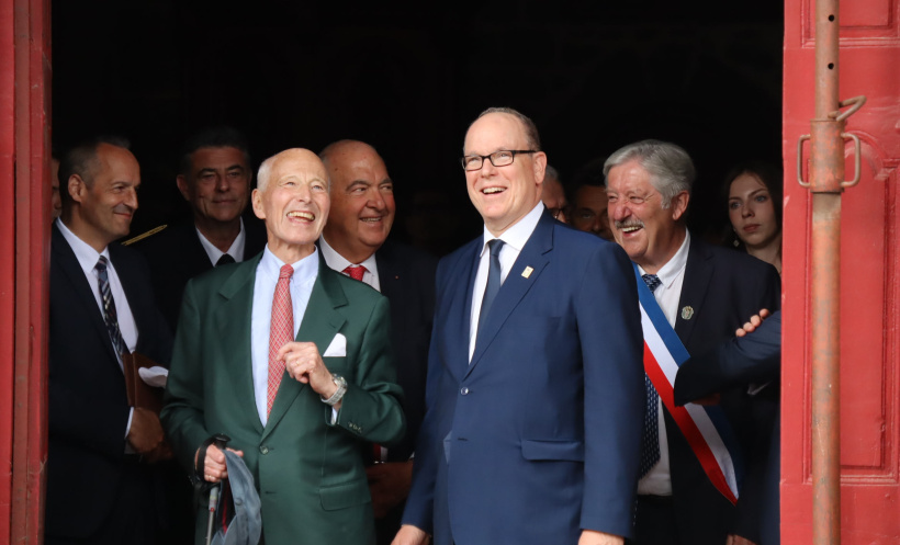 Le Prince Alain de Polignac (à gauche) aux côtés du Prince Albert II de Monaco.