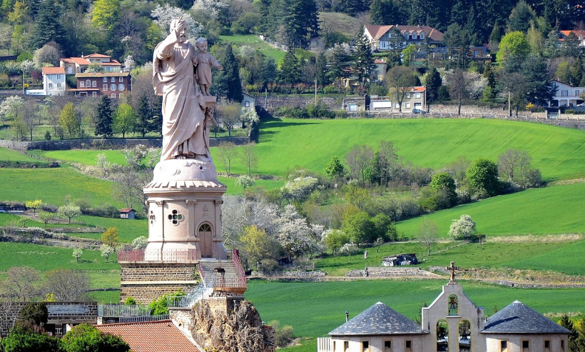 80 tonnes de fer et de béton composent la statue séculaire de St-Joseph à Espaly/Marcel