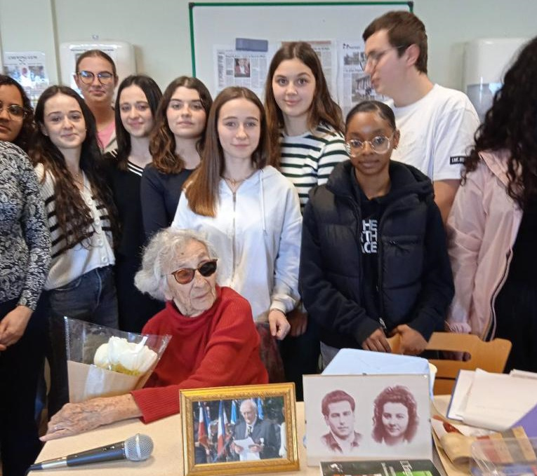 Marguerite avec les lycéens de Montferrand, cette année.