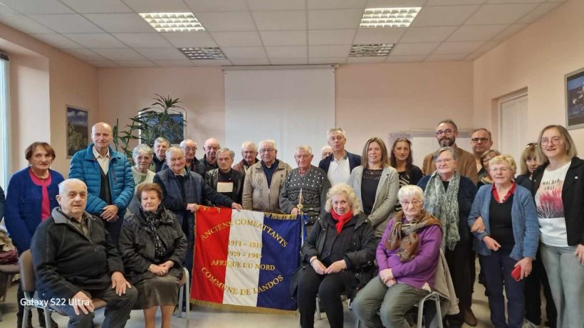 Remise officielle du drapeau à l’Association des Anciens Combattants de Landos 