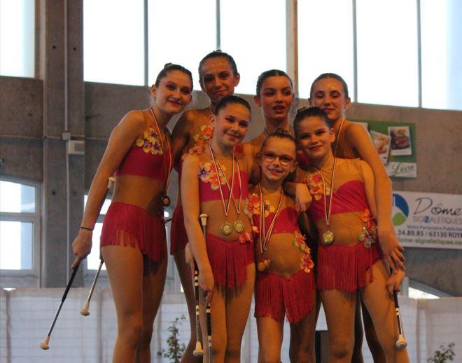 Les filles du Twirling Bâton de Saint Germain Laprade