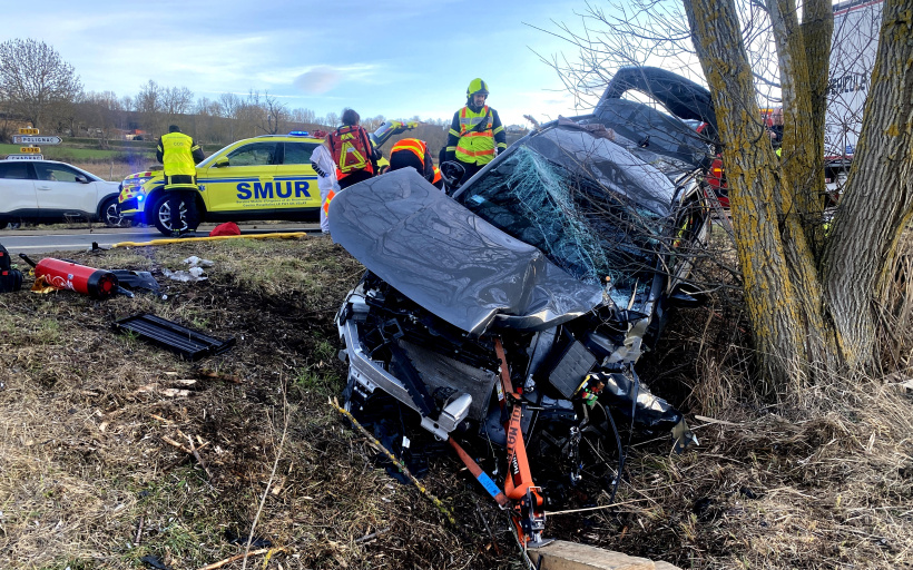 L'état de la voiture témoigne de la violence de la collision.  