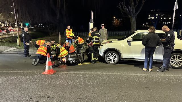 D'après les 1ers éléments, le scooter se serait déporté contre la Nissan Qashqai