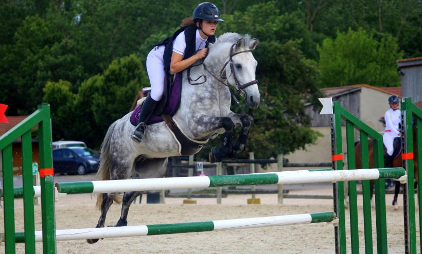 Amalia Lopes est la meilleure cavalière de saut d’obstacles que la Haute-Loire ait connu