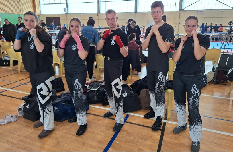Louise, Lucie, Johnny, Paul et Nina du Blavozy Boxe française. 