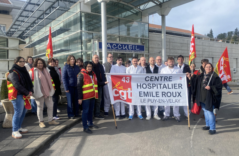 Si des sourires sont prêtés pour la photo, le ressenti des brancardiers est tout autre. 