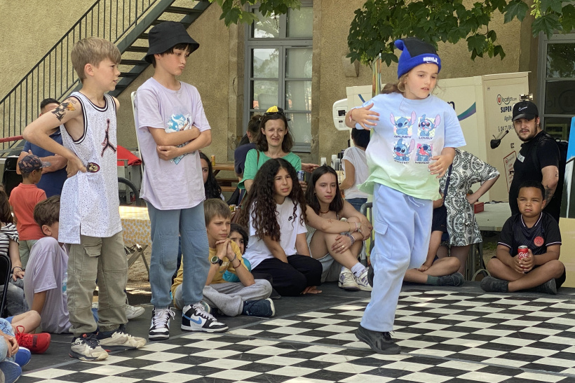De très jeunes participantes ont fait le spectacle devant le jury et le public. 