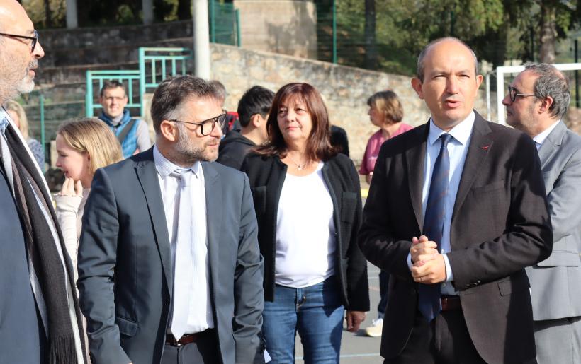 Bruno Rohaut (à gauche), en compagnie du recteur de l'académie, Karim Benmiloud (à droite)