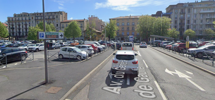 Place Michelet au Puy. 