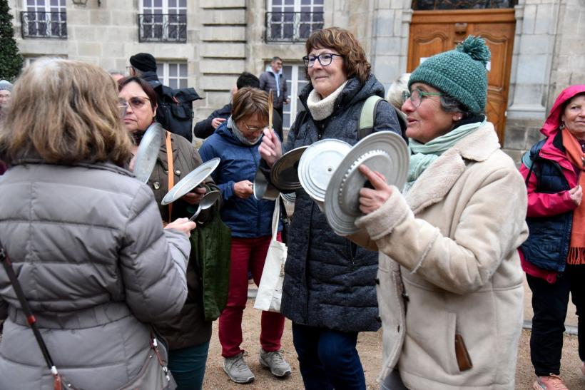 Lundi 17 avril, à 20h, un concert de casseroles devant la mairie du Puy