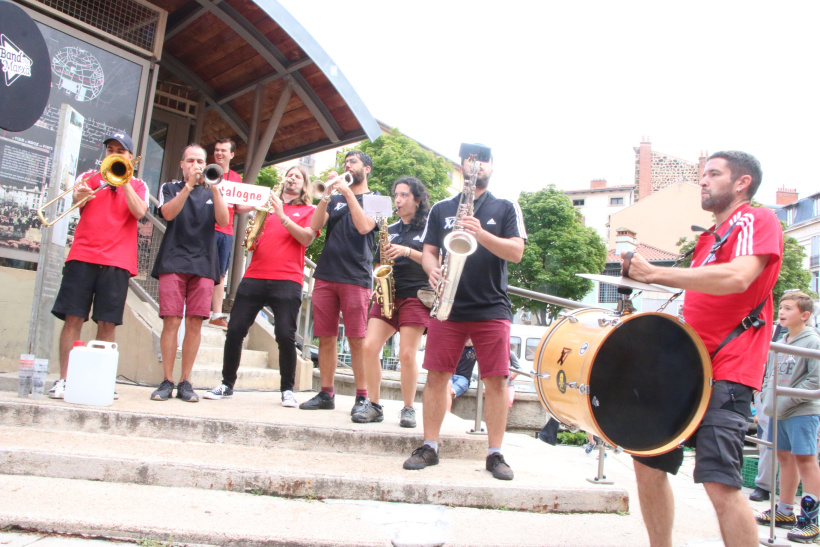 La Catalogne fait danser le public